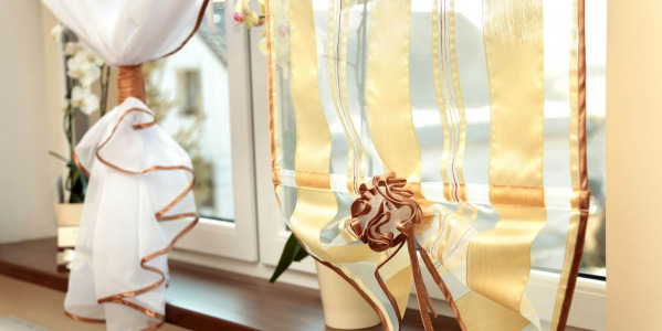 Dlaczego warto zdecydować się na tradycyjne zasłony okienne